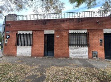 Casa · 174m² · 3 Ambientes · 1 Cochera · Venta Casa de 2 Dorm. con Patio a Refaccionar en Parque Casado