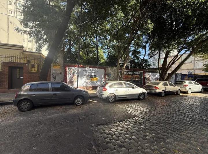 Terreno · 668m²