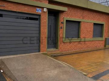Casa · 111m² · 3 Dormitorios · Casa en Venta con Cochera en Pleno Centro