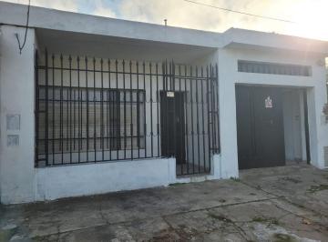ICR-ICR-60_2 · Casa en Alquiler, Barrio Belgrano, Rosario