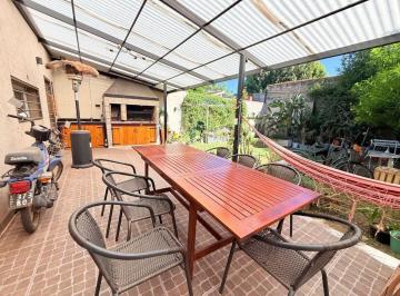 Casa · 203m² · 5 Ambientes · 1 Cochera · Casa Multifamiliar – Merlo Norte