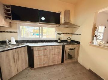 Casa · 203m² · 5 Ambientes · 1 Cochera · Casa Multifamiliar – Merlo Norte