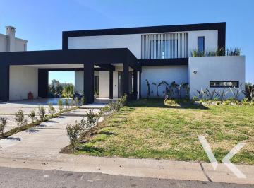 Casa · 273m² · 4 Ambientes · 4 Cocheras · Casa en Venta en Barrio San Matias - Escobar
