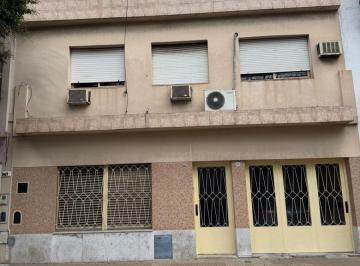 Casa de 6 ambientes, Pompeya · Casa Para Dos Familias
