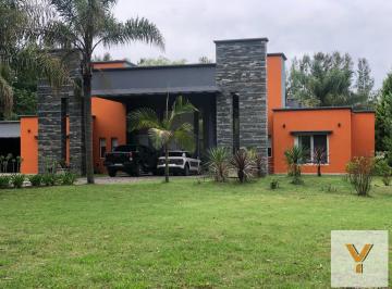 Casa · 300m² · 4 Ambientes · 4 Cocheras · Casa en Venta - 3 Dorm. 4 Baños 4 Cocheras - 5600 m² - Campos de Roca I, Coronel Brandsen