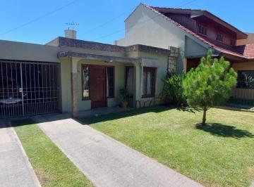 Casa · 175m² · 5 Ambientes · 3 Cocheras · Casa en Venta - 3 Dorm. 1 Baño - Cocheras - 330 m² - Morón