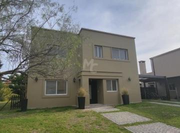 Casa · 205m² · 5 Ambientes · 2 Cocheras · Casa en Alquiler en San Isidro Labrador
