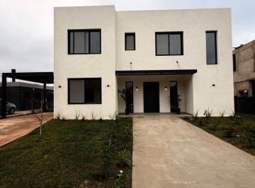 Casa de 5 ambientes, Tigre · Hermosa Casa en Venta 5 Ambientes en Laguna Grande