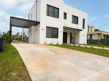 Casa de 5 ambientes, Tigre · Hermosa Casa en Venta 5 Ambientes en Laguna Grande