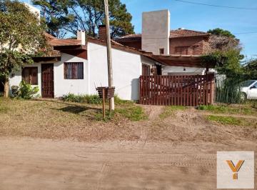 Casa · 120m² · 6 Ambientes · 2 Cocheras · Casa en Venta - 4 Dorm. 2 Baños - 182 m² - Villa Gesell