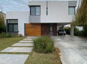 Casa de 5 ambientes, Berazategui · Casa 5 Ambientes Completamente Amoblada en Barrio Privado Las Golondrinas