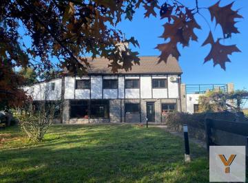Casa · 420m² · 13 Ambientes · Chacra en Venta - 5 Dorm. 3 Baños - 150.440 m² - Castelli