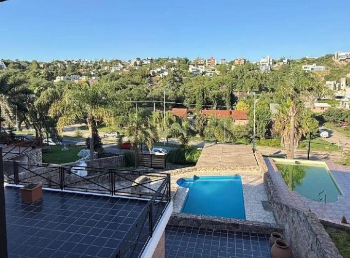 Casa · 358m² · 6 Ambientes · 4 Cocheras