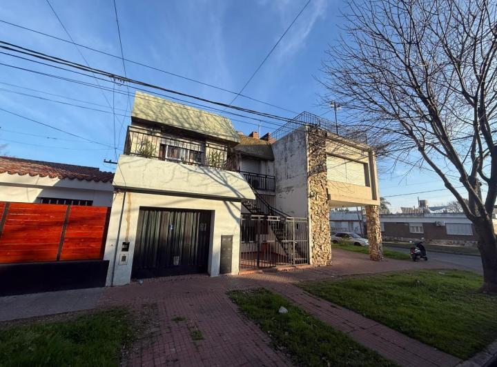 Casa · 90m² · 4 Ambientes · 1 Cochera