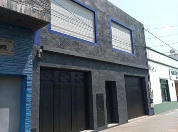 Bodega-Galpón · 237m² · Venta Galpon + Local y 2 Deptos 3 Amb, L. Mirador