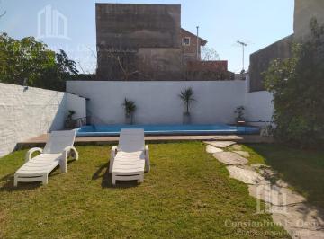 Casa · 160m² · 5 Ambientes · 1 Cochera · Casa en Venta!