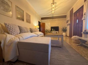 Casa de 5 ambientes, Morón · Casa de 319 m² con 4 Dorm. en Venta en Castelar