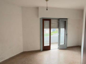 Departamento de 3 ambientes, La Plata · Departamento con 2 Dorm. y Patio en Alquiler en San Carlos