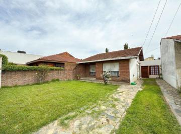 Casa · 115m² · 6 Ambientes · 1 Cochera · Venta/permuta Chalet con Dependencia Zona Cerrito