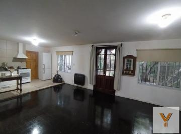 Casa · 180m² · 5 Ambientes · Casa en Venta - 4 Dorm. 1 Baño - 650 m² - Quilmes