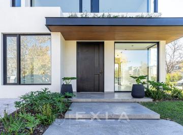 Casa · 230m² · 4 Ambientes · 2 Cocheras · Moderna Casa en Tipas – Lote en Esquina - 3 Suites