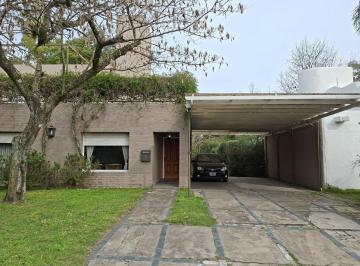 Casa · 286m² · 7 Ambientes · 1 Cochera · Casa en Los Lagartos C. C.