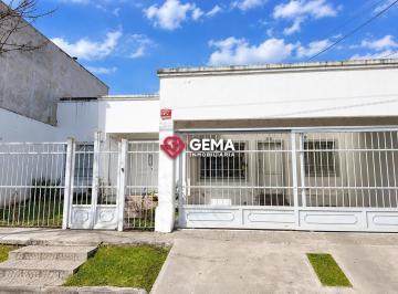 Casa · 288m² · 7 Ambientes · 1 Cochera · Casa Dos Dorm. en Loma de Medeiros