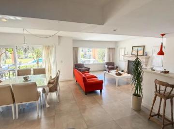 Casa · 438m² · 7 Ambientes · 2 Cocheras · Casa en El Golf