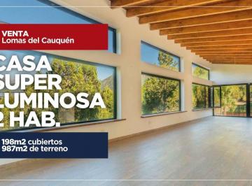 Casa · 198m² · 4 Ambientes · 1 Cochera · Casa de Categoría a La Venta 2 Habitaciones