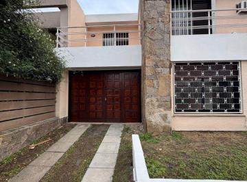 Casa de 5 ambientes, Córdoba · Alquilo Casa de 3 Dorm. con Cochera, Villa Cabrera
