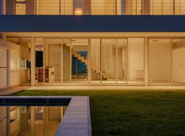 Casa · 148m² · 5 Ambientes · 3 Cocheras · Casa - Villa Elisa