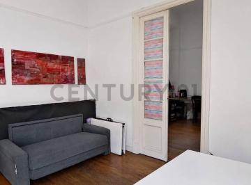 Departamento · 80m² · 4 Ambientes · Departamento de 4 Ambientes con Patio y Dependencia en Una Ubicación Privilegiada de Balvanera