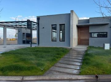 Casa de 5 ambientes, Carrodilla · Venta Casa Barrio Privado La Luisa en Carrodilla Apta Credito Hipotecario