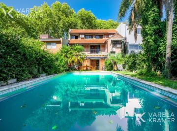 Casa · 221m² · 6 Ambientes · 3 Cocheras · Casa en Venta en Punta Chica