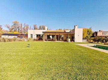Casa · 214m² · 4 Ambientes · 2 Cocheras · Venta Casa Haras San Pablo