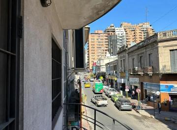 Departamento · 52m² · 3 Ambientes · Departamento en Alquiler de 2 Dorm. con Patio - Centro