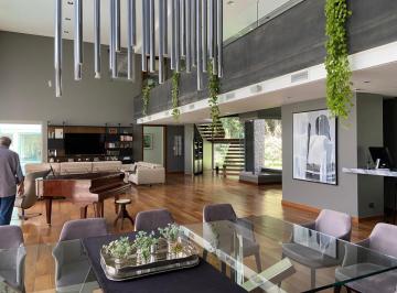Casa · 930m² · 7 Ambientes · 7 Cocheras · Casa Moderna de Revista High Land Park!