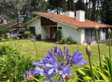 Casa · 100m² · 6 Ambientes · 2 Cocheras · Casa con Parque en Pinamar. Prov. de Buenos Aires