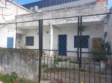 PH de 2 ambientes, Lomas de Zamora · Departamento Al Frente 2 Ambientes con Espacio Para Vehiculo. PH Totalmente Independiente