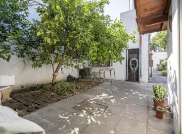 Casa · 190m² · 4 Ambientes · 2 Cocheras · Casa en Venta 4 Ambientes con Jardin y Cochera en Villa Ballester