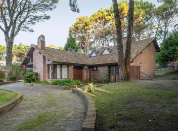 Casa · 900m² · 6 Ambientes · 1 Cochera · Casa en Venta Pinamar Norte