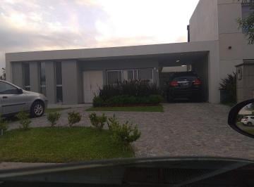 Casa · 150m² · 3 Ambientes · 4 Cocheras · Casa Amoblada en Alquiler Hudson Chico Berazategui
