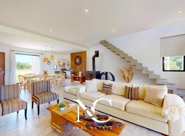 Casa · 200m² · 5 Ambientes · 1 Cochera · Casa en Venta en Costa Esmeralda Fondo Al Golf y Gas Natural