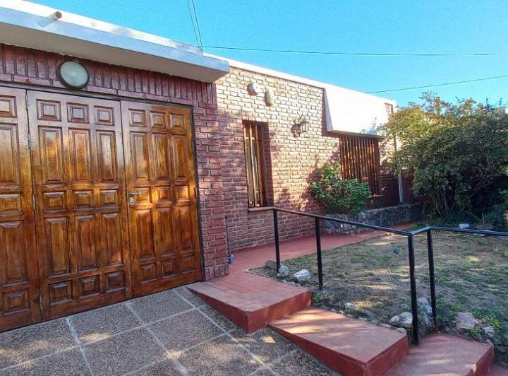 Casa · 121m² · 5 Ambientes · 1 Cochera