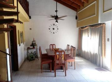 Casa · 210m² · 3 Ambientes · 1 Cochera · Venta de Casa 4 Amb Lanus Oeste