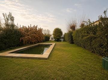 Casa · 228m² · 5 Ambientes · 2 Cocheras · Casa en Venta Gonnet