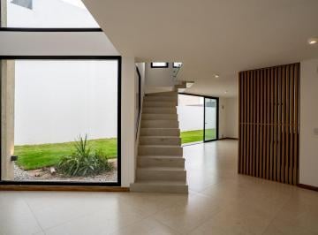 Casa · 257m² · 6 Ambientes · 2 Cocheras · Casa en Venta - 4 Dorm. - Colinas de Manantiales - Cochera Cubierta