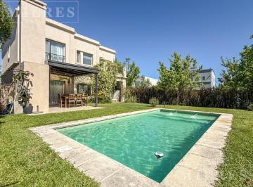 Casa · 226m² · 6 Ambientes · 2 Cocheras · Casa en Venta en El Barrio Los Alisos, Nordelta
