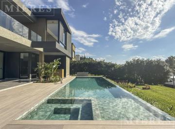 Casa · 411m² · 4 Dormitorios · 4 Cocheras · Casa en Venta en El Barrio El Yacht, Nordelta