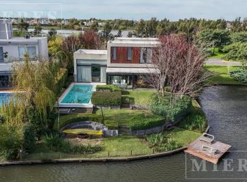 Casa · 340m² · 4 Ambientes · Casa en Venta con Renta en Las Tipas, Nordelta